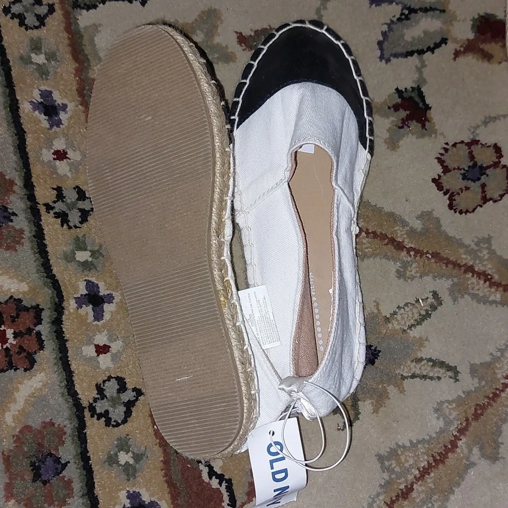 Old navy Cotton/leather Slip on kids,girls - Picture 2 of 2